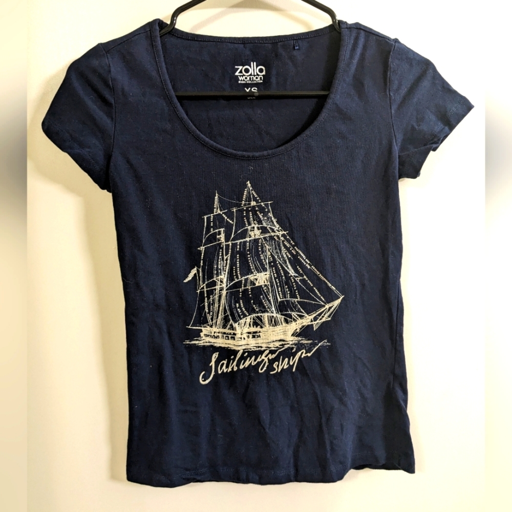 🌕 Zolla Navy blue bedazzled tee